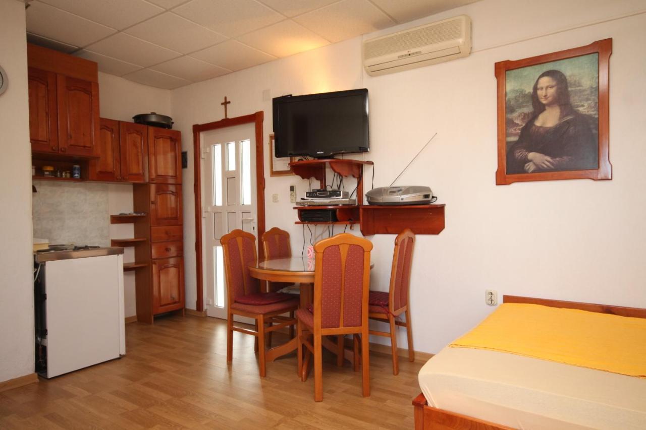 Apartments With A Parking Space Preko, Ugljan - 8224 المظهر الخارجي الصورة